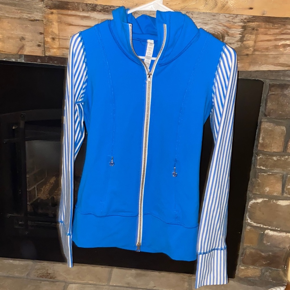Lululemon define size 4 front zip jacket bright blue